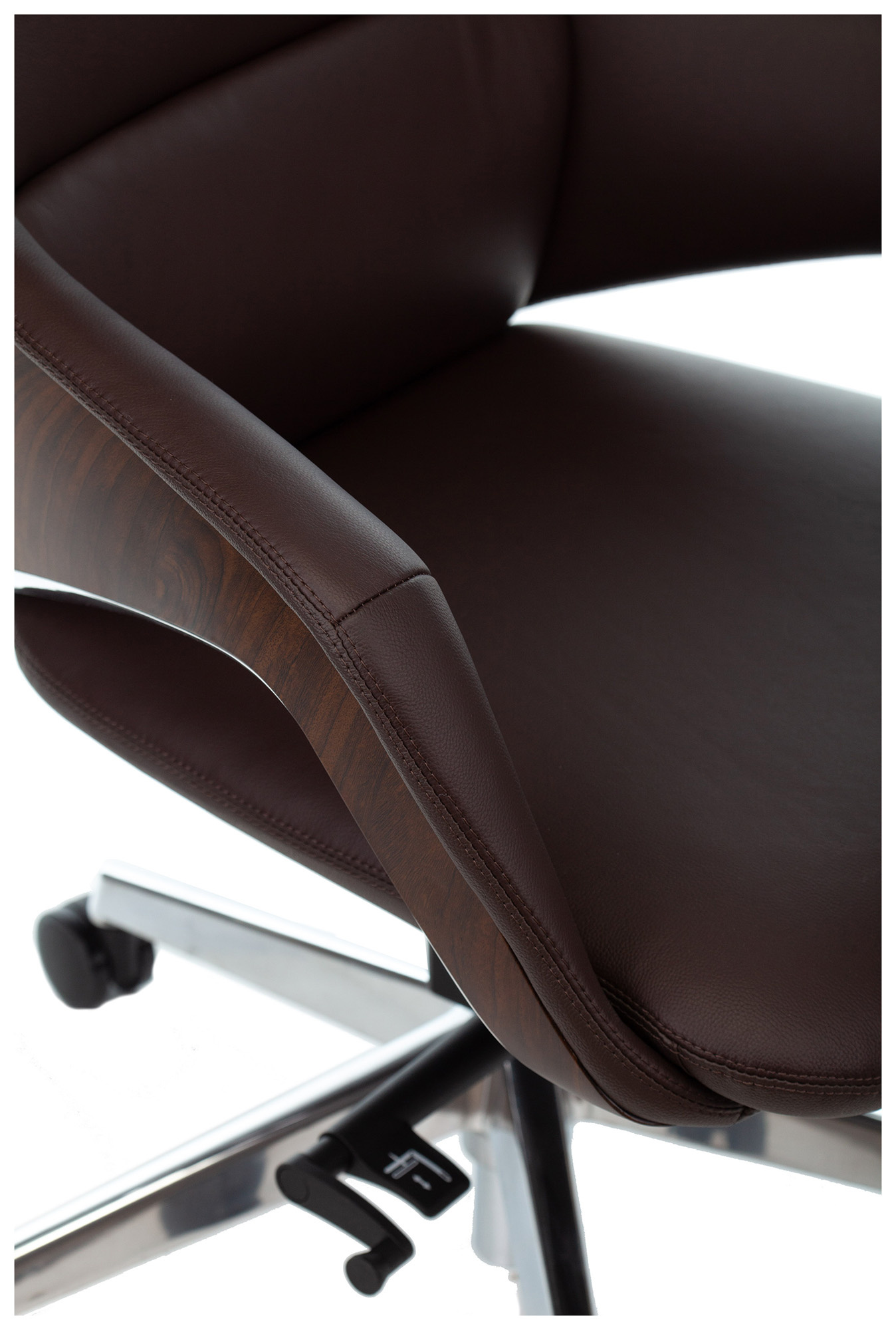 Кресло руководителя Бюрократ _DAO-2 коричневый кожа с подголов. крестов. алюминий