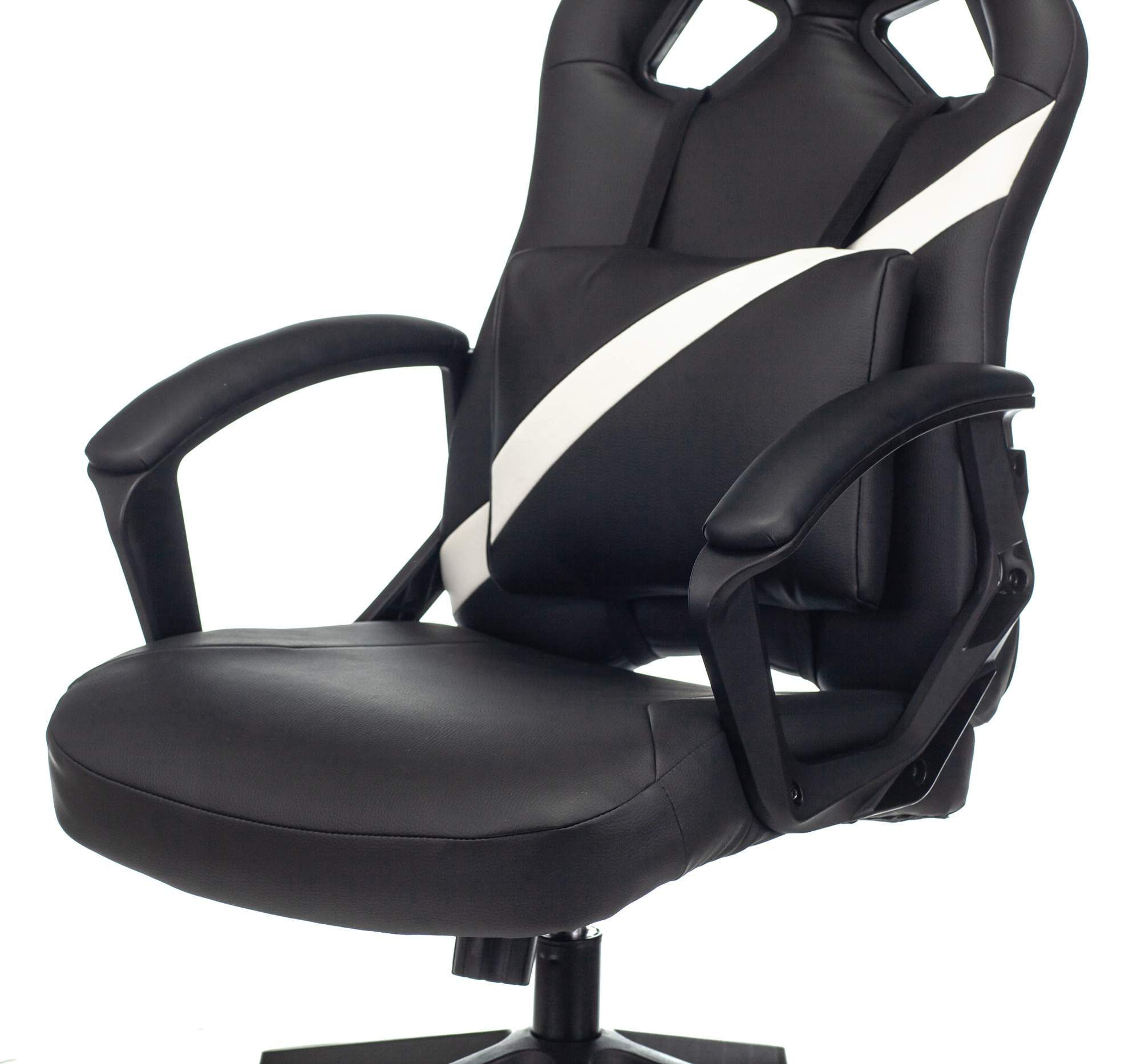 Кресло игровое Zombie DRIVER черный/белый эко.кожа с подголов. крестов. пластик